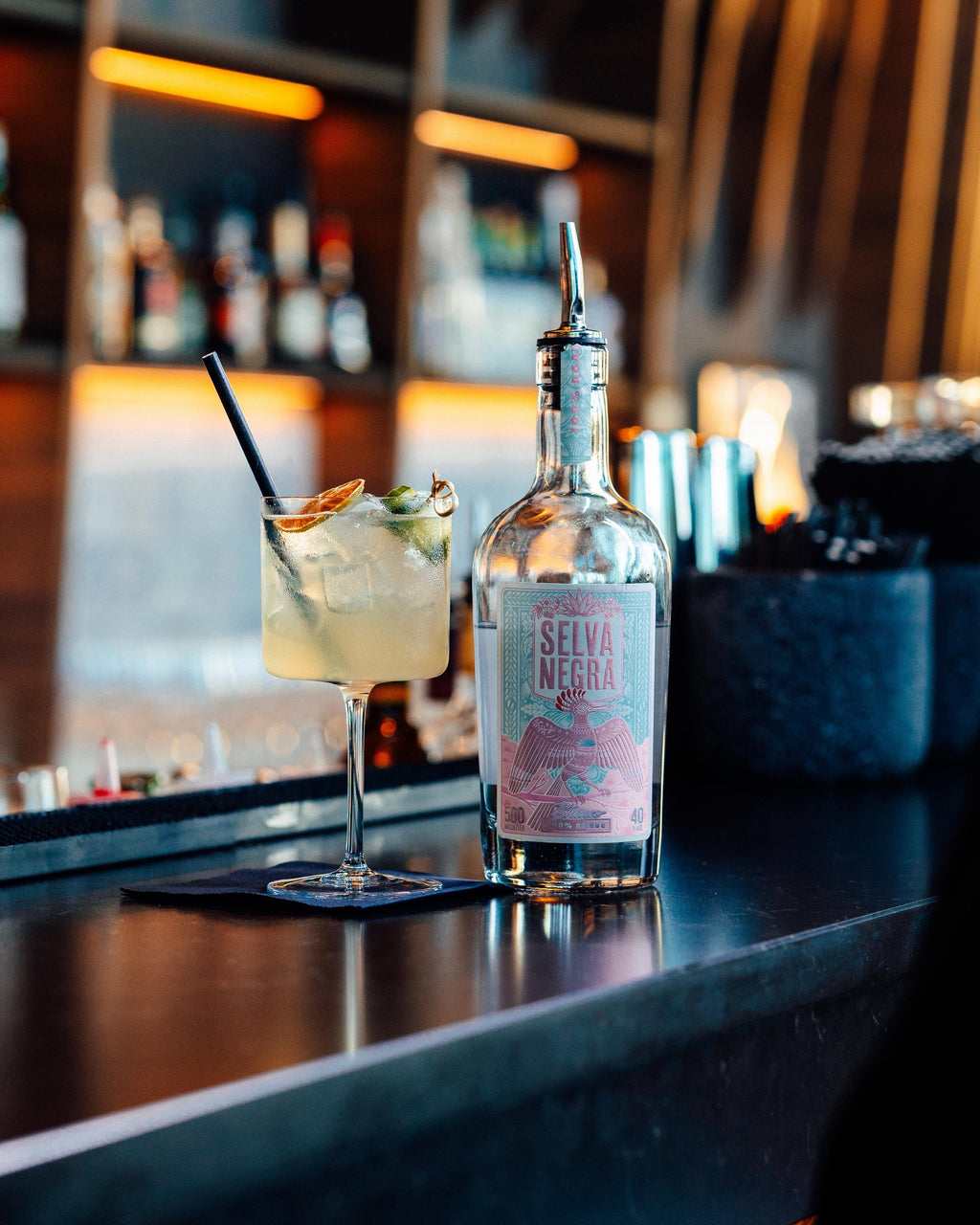 GELBE PALOMA MIT SELVA NEGRA BLANCO AUF BARTOP